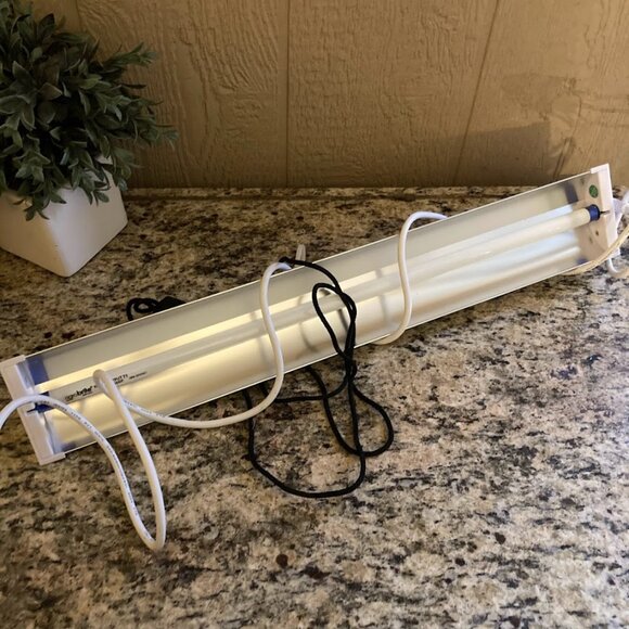 Indoor Hydrofarm AgroBrite T5 Grow Light Fixture w/ 24W Bulb & Hangers, 22" - Picture 1 of 7